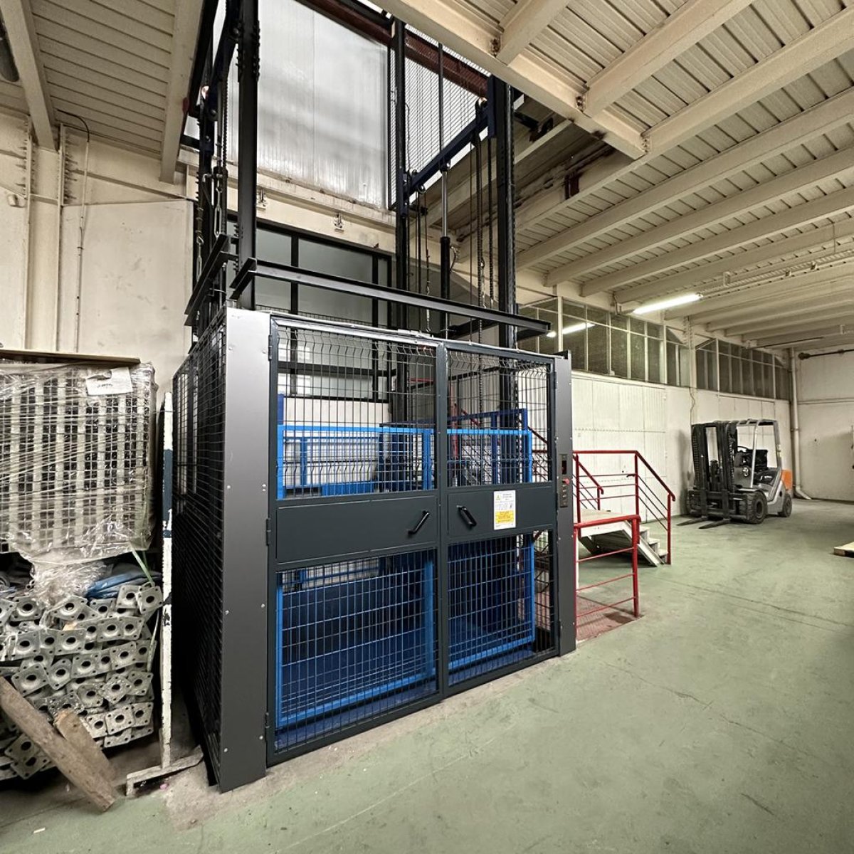 Hydraulic Goods Lifts