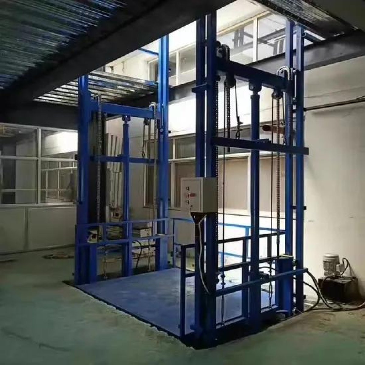 Hydraulic Goods Lifts