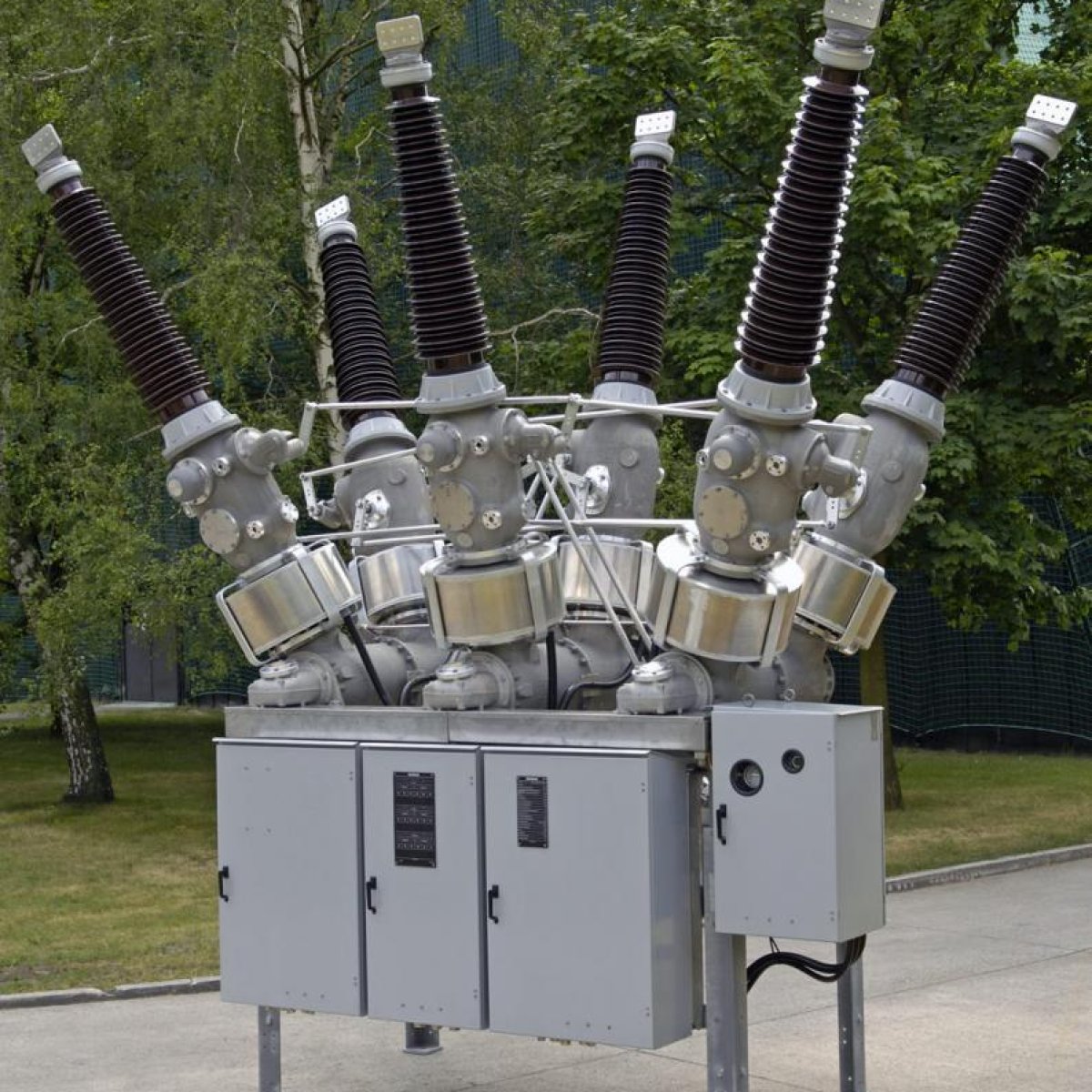 High Voltage Circuit Breaker