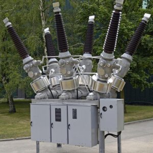 High Voltage Circuit Breaker