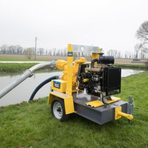 Trailer-mounted trash pumps