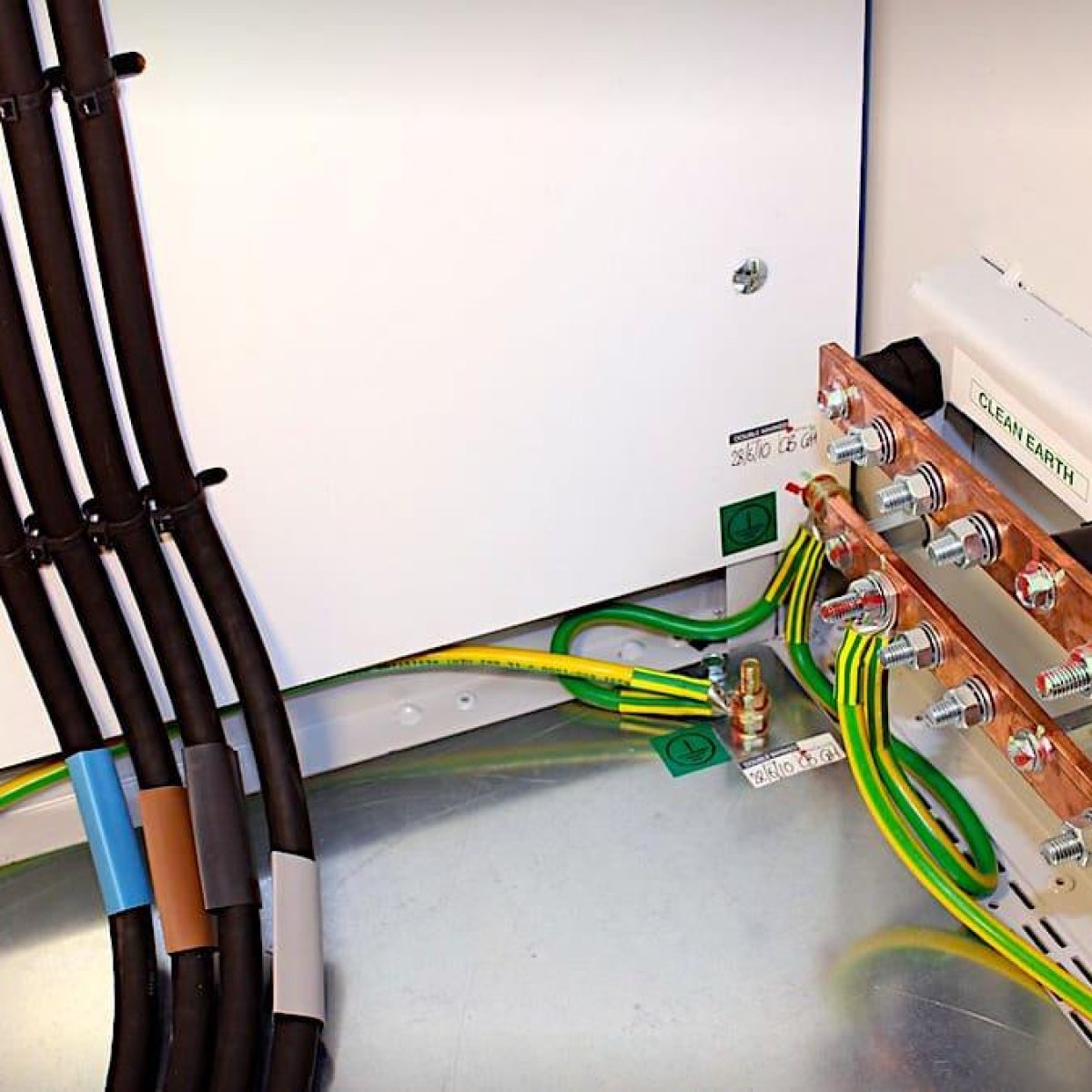 Grounding Busbar