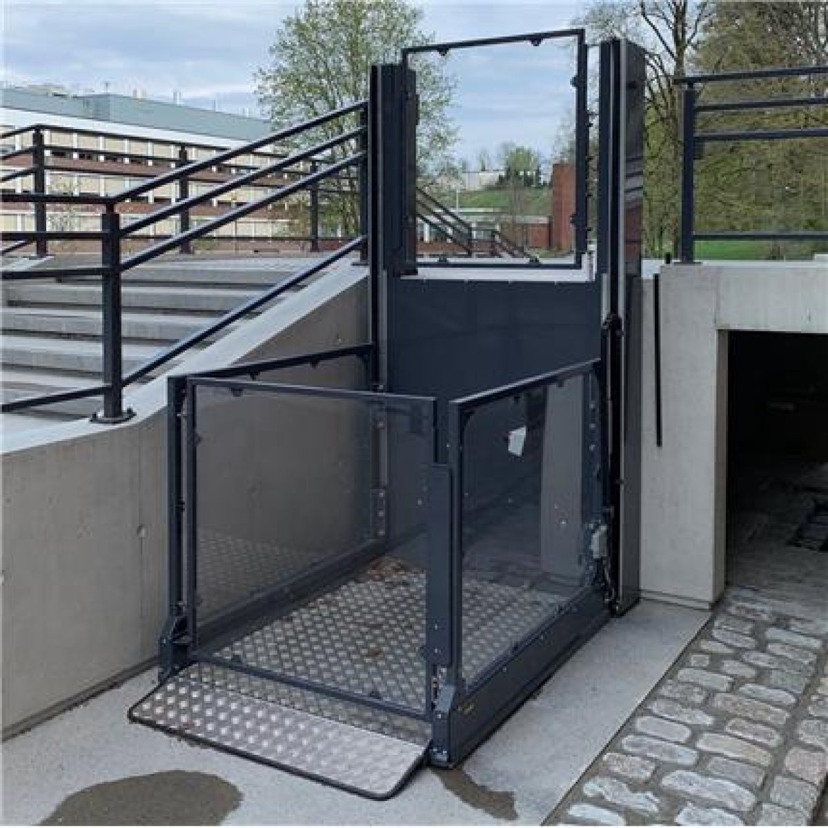Outdoor Platform Wheelchair Lift