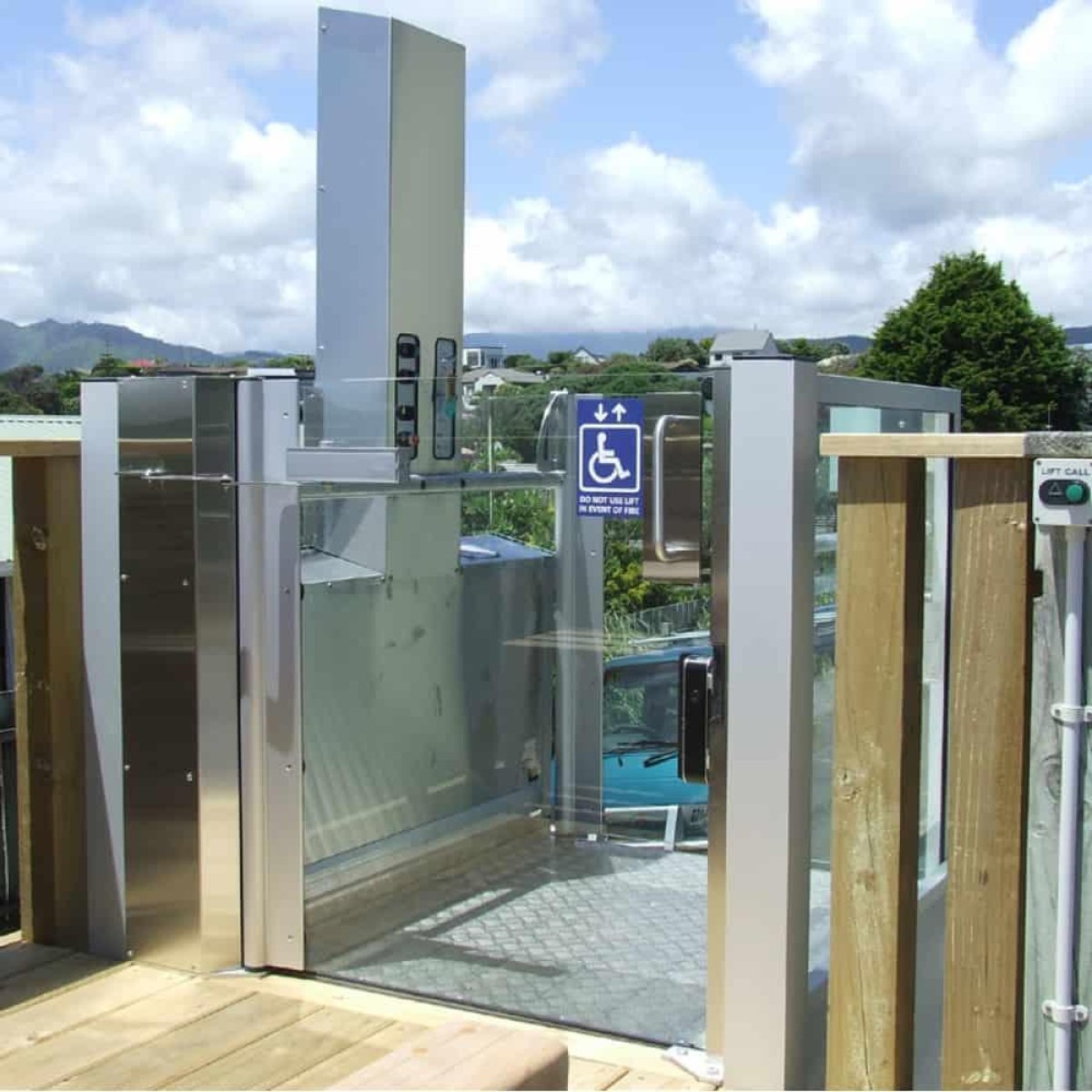 Outdoor Platform Wheelchair Lift