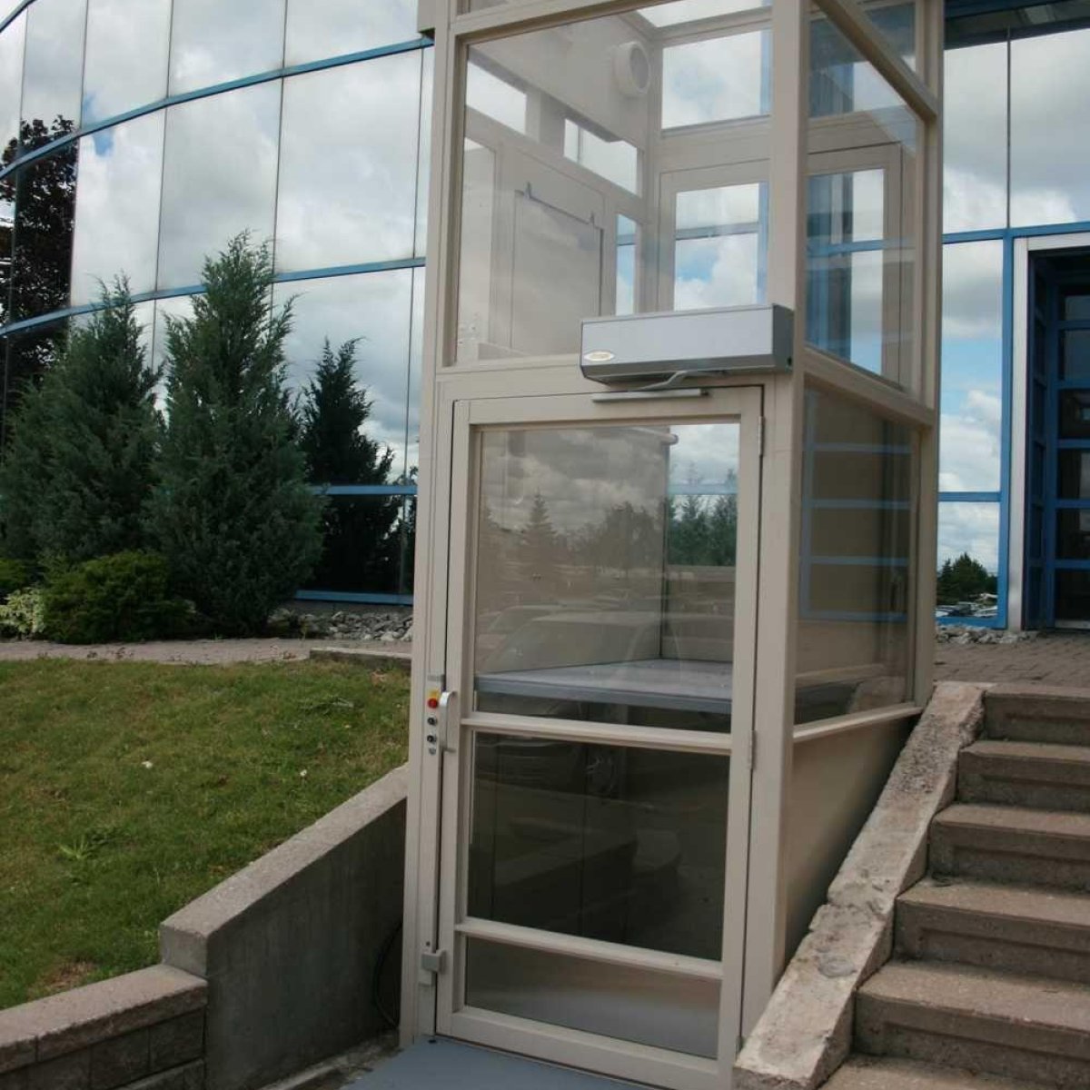 Enclosed Platform Wheelchair Lift