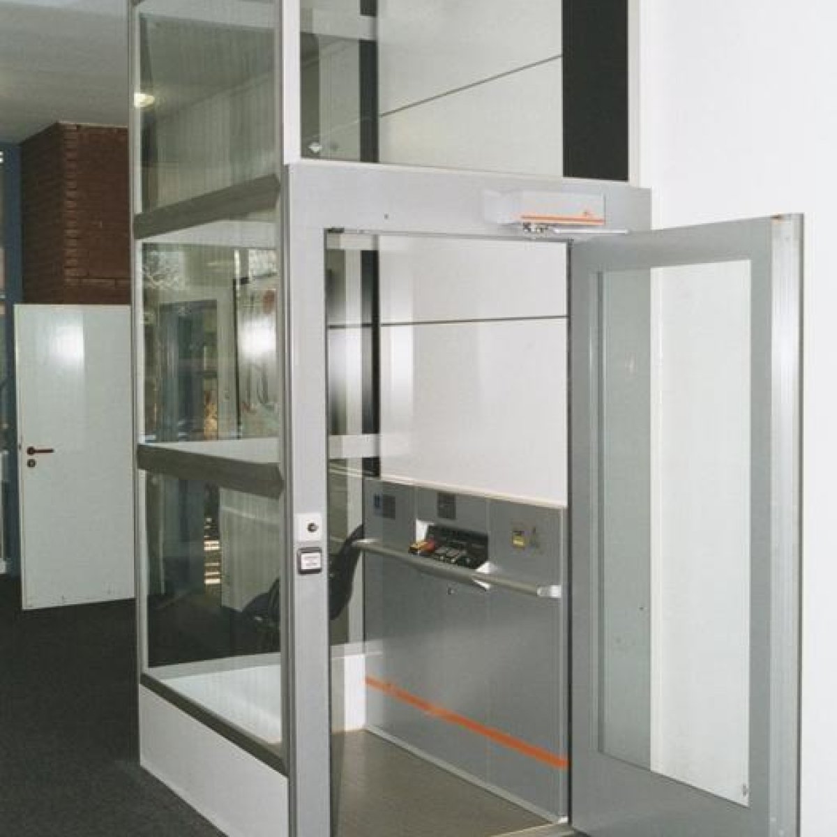 Enclosed Platform Wheelchair Lift