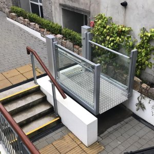 Low-Rise Platform Wheelchair Lift