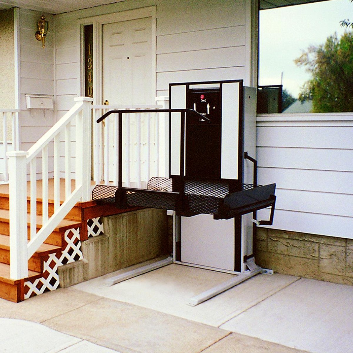 Low-Rise Platform Wheelchair Lift