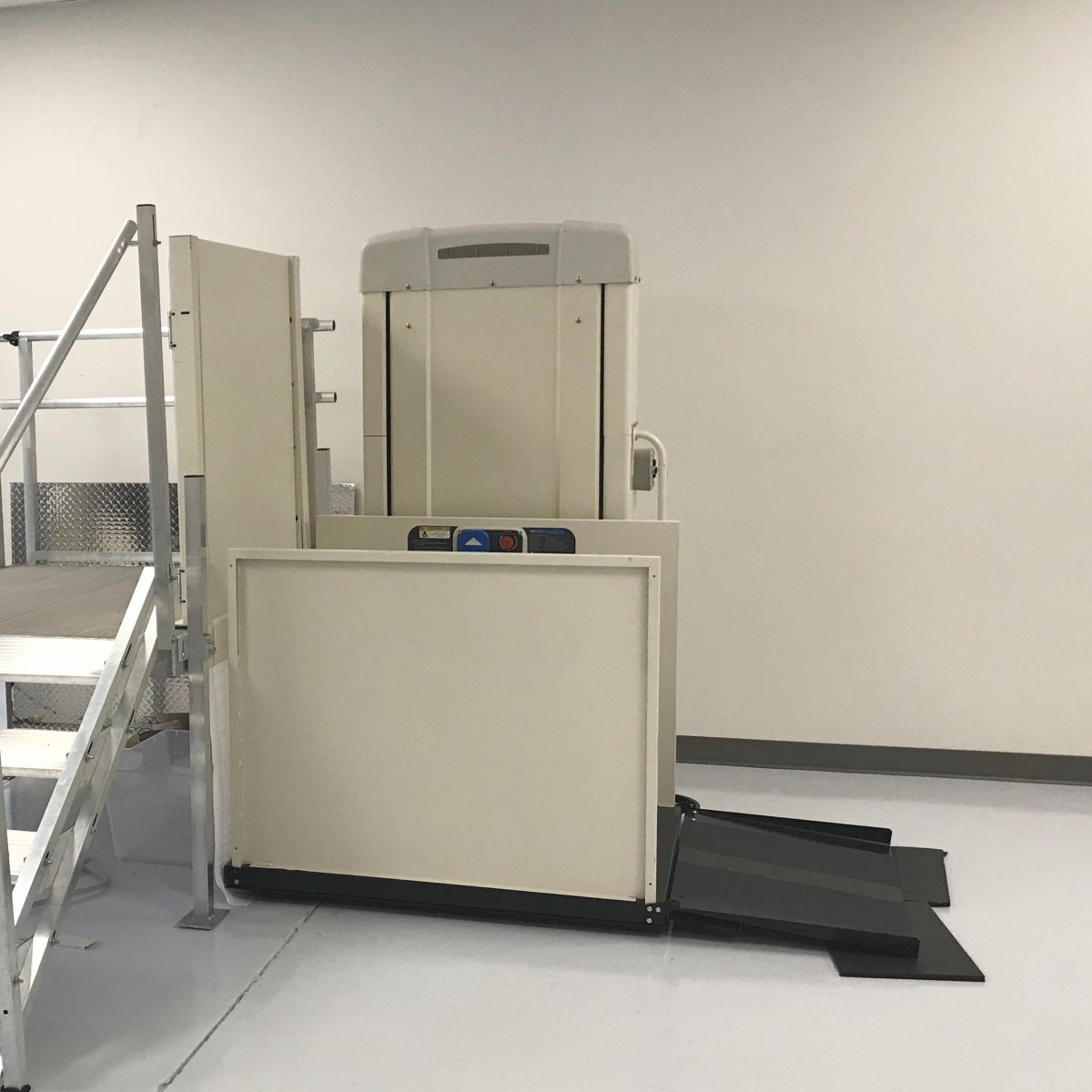 Heavy-Duty Platform Wheelchair Lift