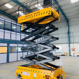 Self-Propelled Scissor Lift