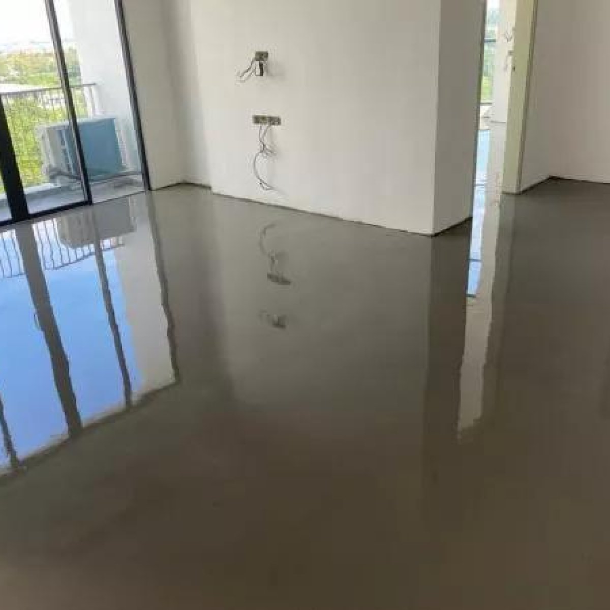 Self-Leveling Floor Compound