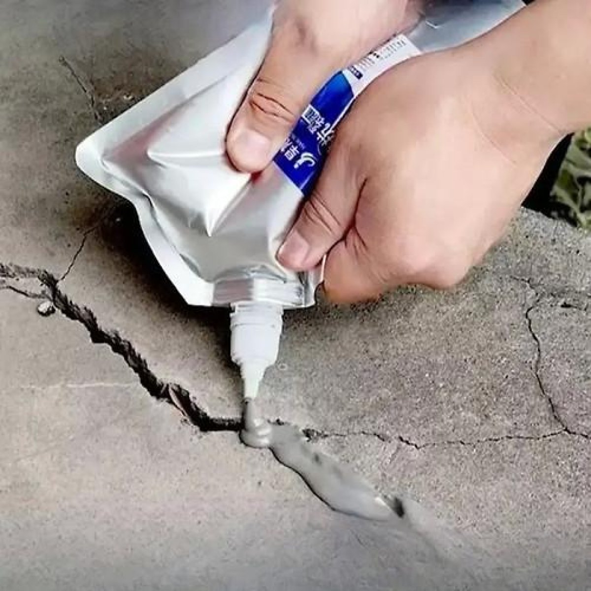 Cementitious crack repair