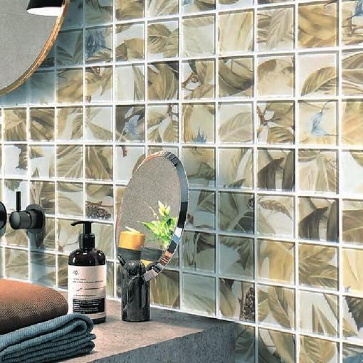 Decorative glass tiles