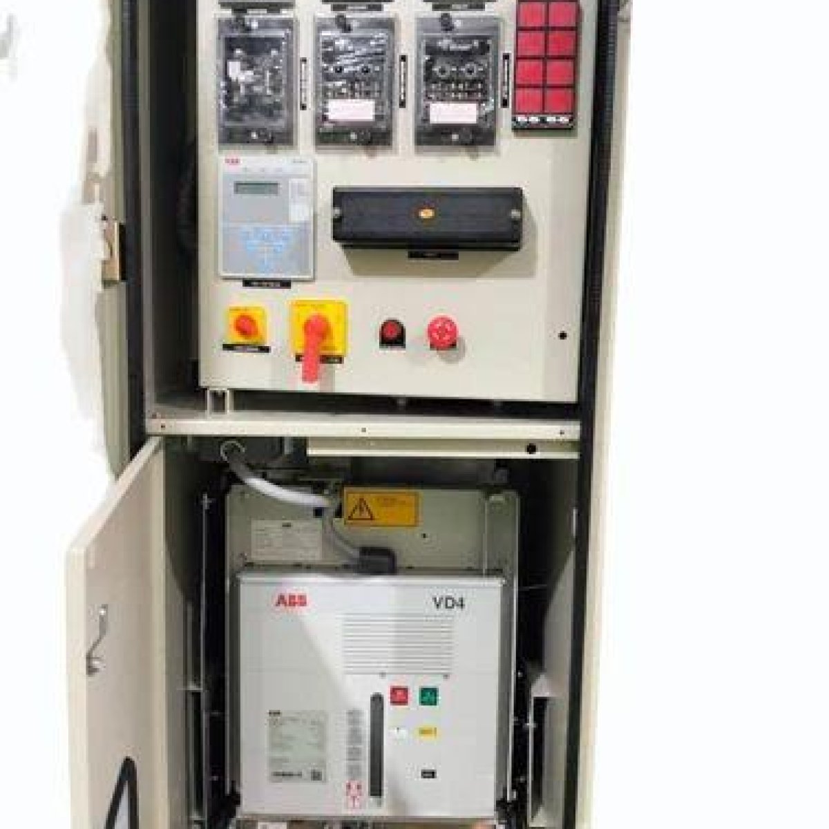 Vacuum Circuit Breaker (VCB)