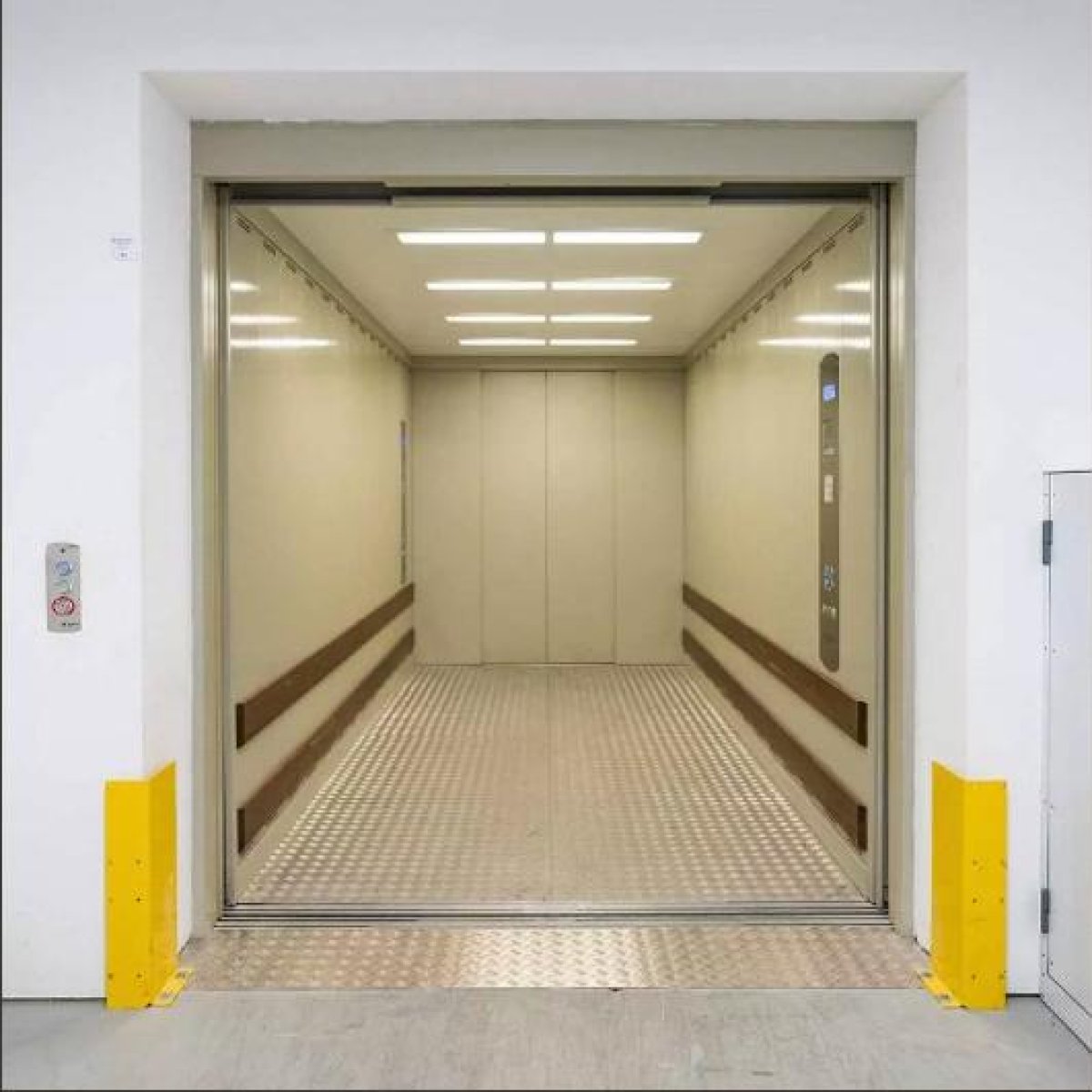 Traction freight lifts