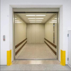 Traction freight lifts