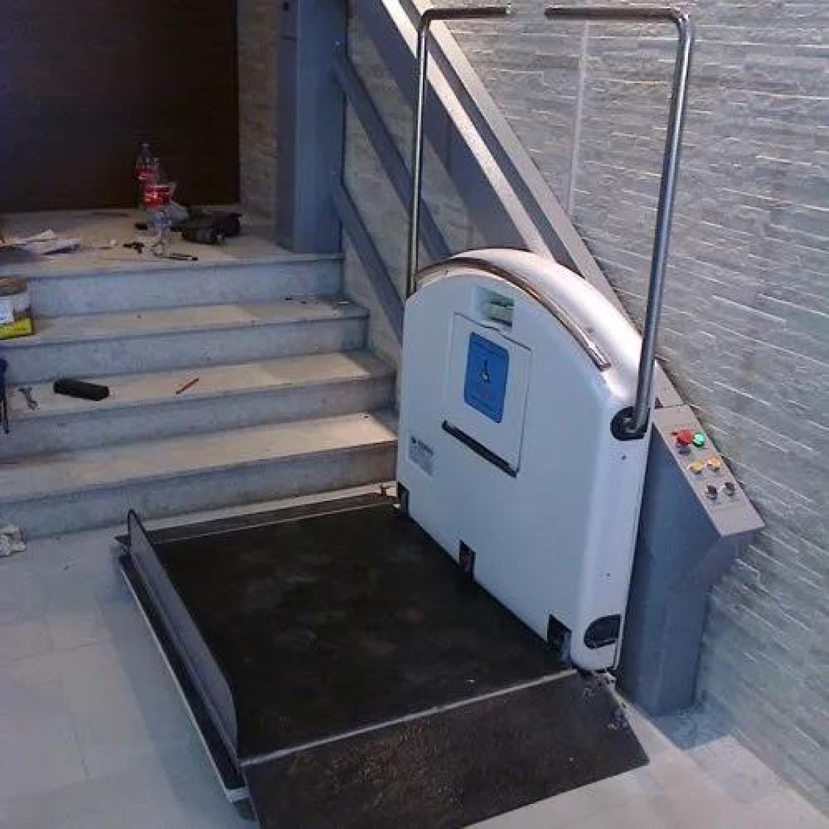 Inclined Platform Wheelchair Lift